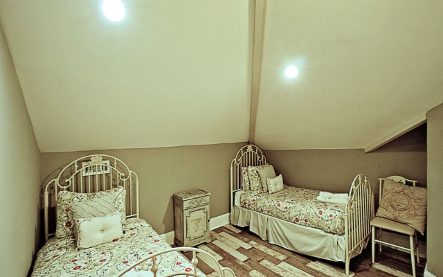photo 3 of Downtown Savannah Oasis 4 BR 3 BA