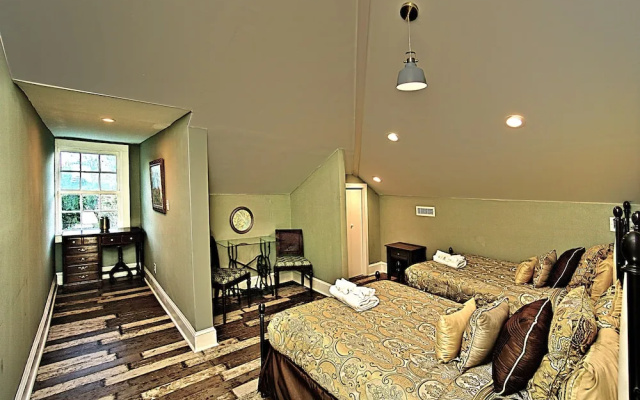 photo 4 of Downtown Savannah Oasis 4 BR 3 BA