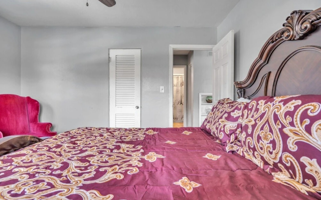 photo 4 of Downtown Single Family Modern Bungalow Close To Beaches And Dining 2 Bedroom Home by RedAwning