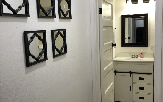 photo 5 of Downtown View Cozy 2br/1ba Home Sleeps 8