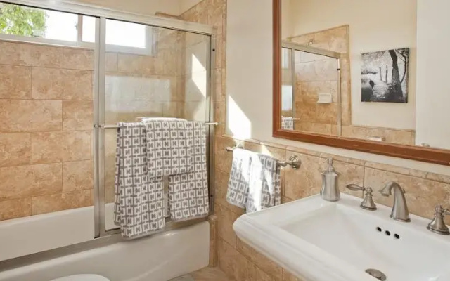 photo 5 of Downtown View Villa By Luxpads