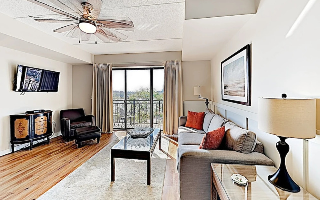 photo 2 of Downtown W/ River View, Near Shops & Beaches 1 Bedroom Condo