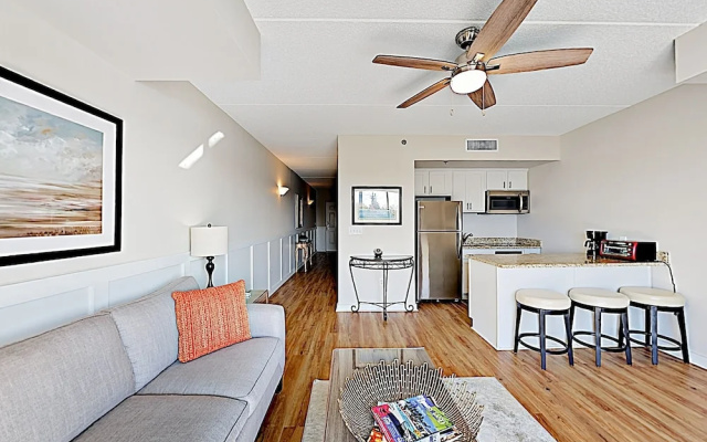 photo 3 of Downtown W/ River View, Near Shops & Beaches 1 Bedroom Condo