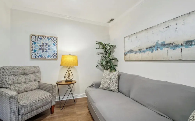 photo 2 of Downtown Wilmington Studio in Historic District!