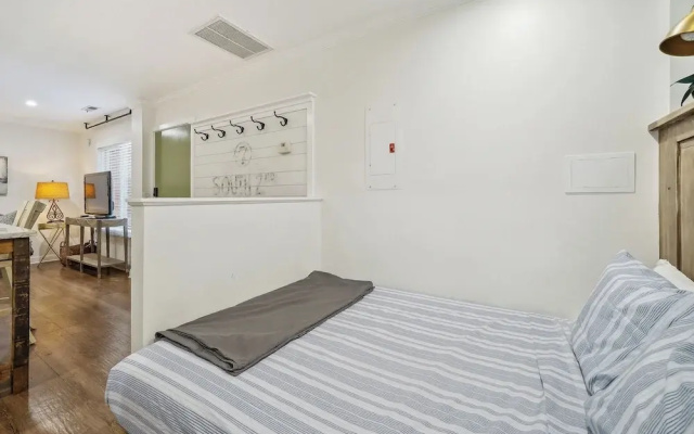photo 4 of Downtown Wilmington Studio in Historic District!