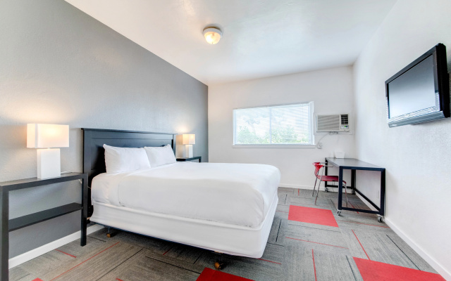 photo 2 of Downtowner Boutique Hotel