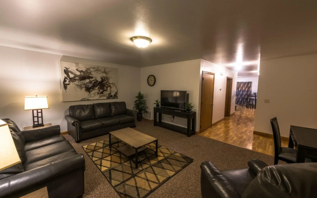 photo 3 of Draft Horse Inn and Suites