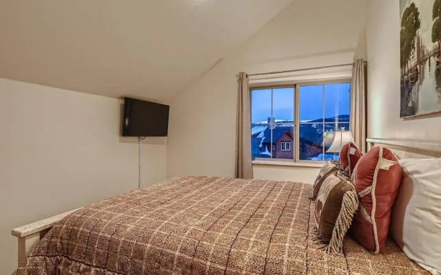 photo 3 of Drake Landing #a8 3 Bedroom Condo by RedAwning