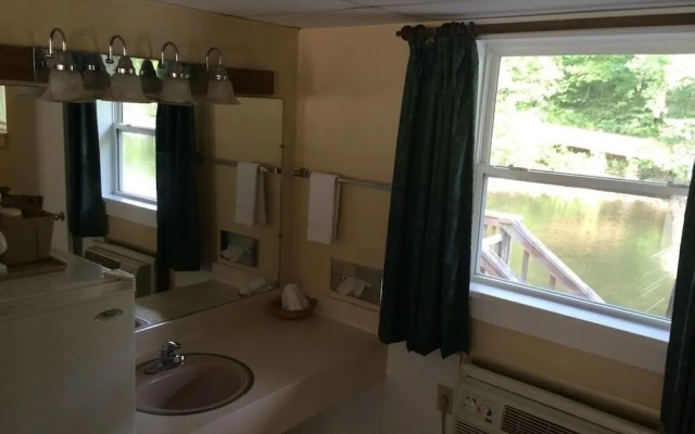 photo 3 of Drama Inn