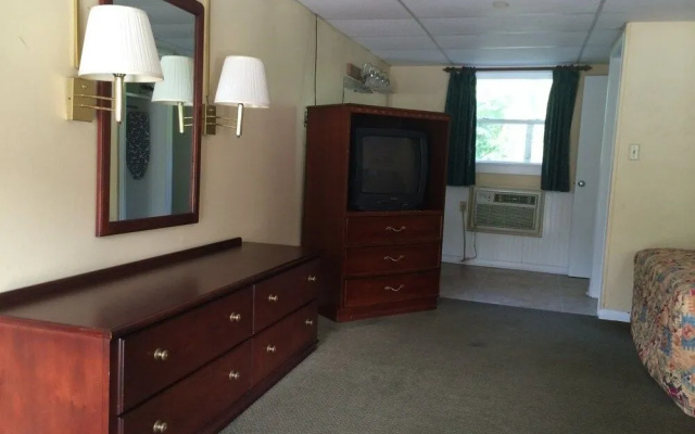photo 4 of Drama Inn