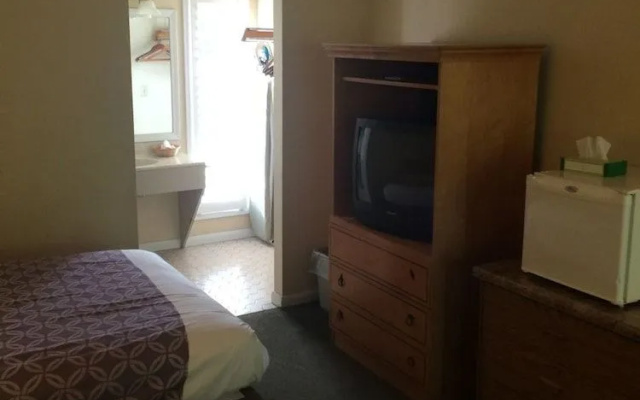 photo 5 of Drama Inn