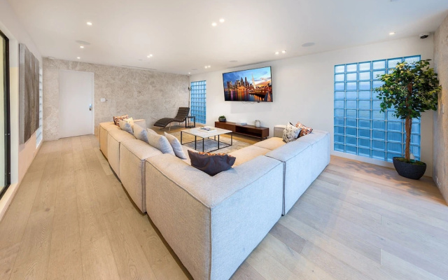 photo 2 of Dream Beverly Hills Mansion W. Pool