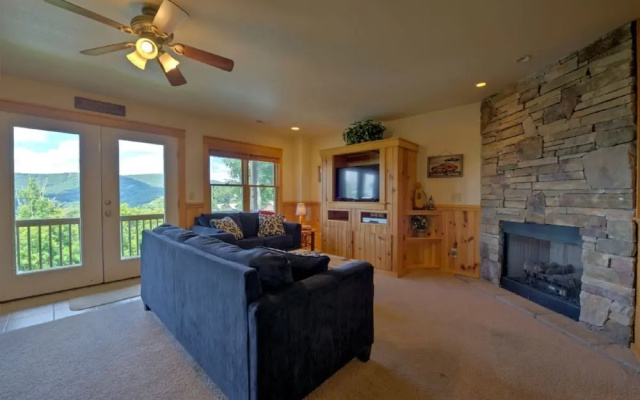 photo 2 of Dream Catcher - 4 Br Cabin