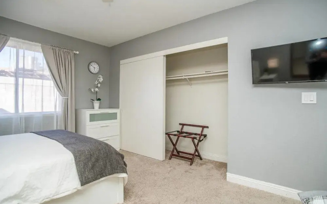 photo 2 of Dream Cove 3 Bd 10 min From Strip w/ Pool!