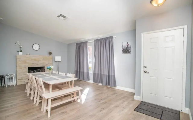 photo 3 of Dream Cove 3 Bd 10 min From Strip w/ Pool!