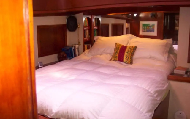 photo 4 of Dream Lover Boat and Breakfast