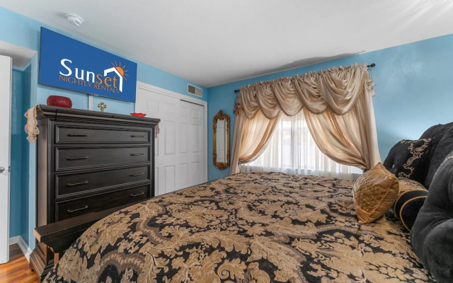 photo 4 of Dream Weaver 2 Bedroom Condo by RedAwning