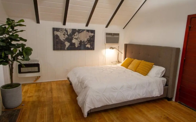 photo 2 of Dreamy Farmhouse In Studio City