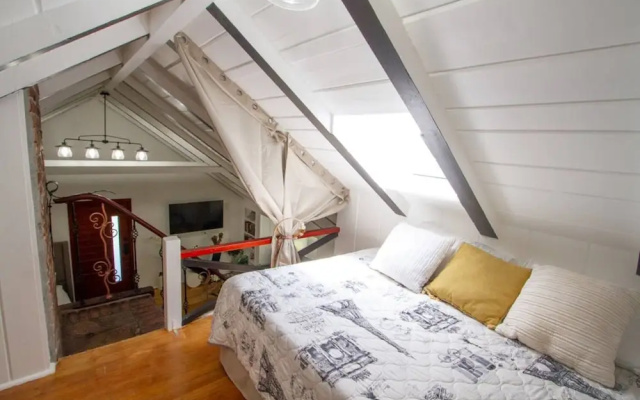 photo 5 of Dreamy Farmhouse In Studio City