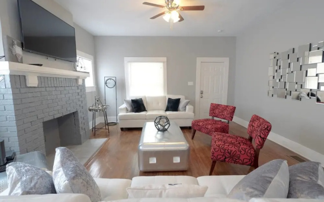photo 2 of Dreamy Homes at San Antone 4 Apts, Sleeps 19!