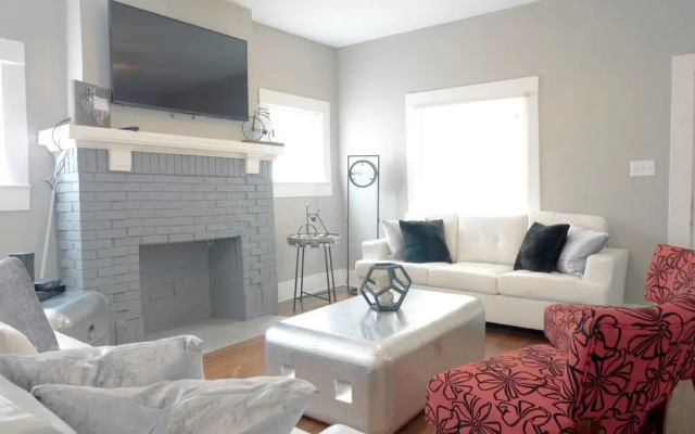 photo 3 of Dreamy Homes at San Antone 4 Apts, Sleeps 19!