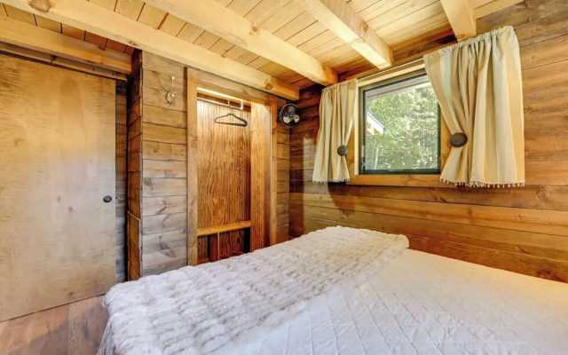 photo 3 of Dreamy Penrose Cabin w/ Panoramic Mountain Views