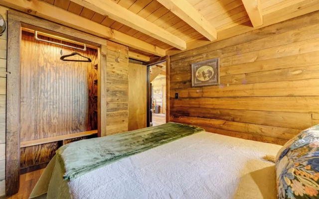 photo 4 of Dreamy Penrose Cabin w/ Panoramic Mountain Views