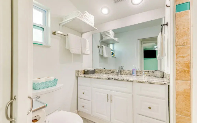 photo 4 of 'driftwood Beach Suite' - Walk to Clearwater Bch