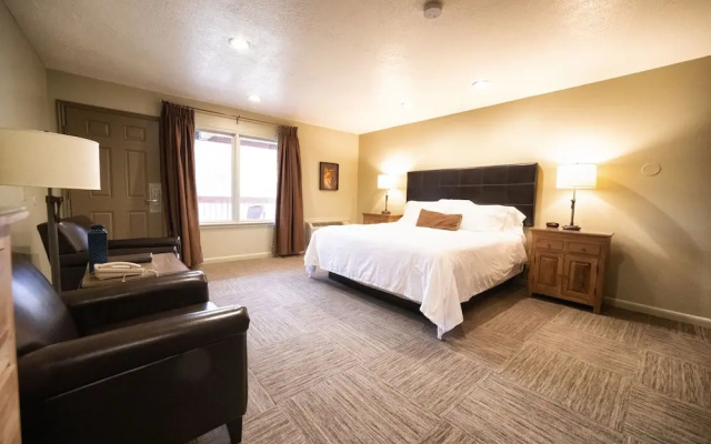 photo 2 of Driftwood Lodge