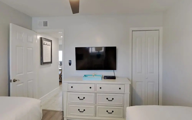 photo 2 of Driftwood Towers #1F by Southern Vacation Rentals