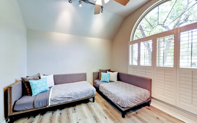 photo 2 of Dripping Springs Home 4 Bedrooms 2 Bathrooms Home