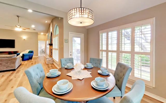 photo 3 of Dripping Springs Home 4 Bedrooms 2 Bathrooms Home