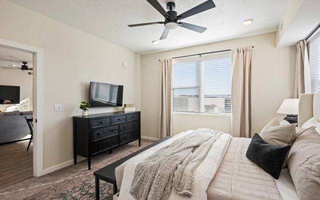 photo 4 of Drop It Like It's Hot 2 Bedroom Condo