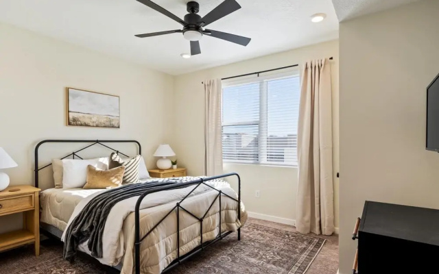 photo 5 of Drop It Like It's Hot 2 Bedroom Condo