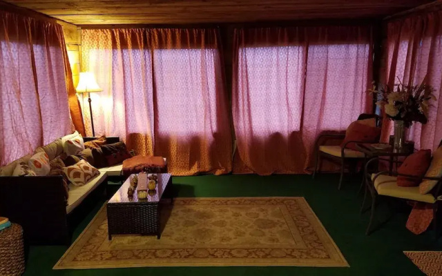 photo 2 of Drunk Duck Lodge