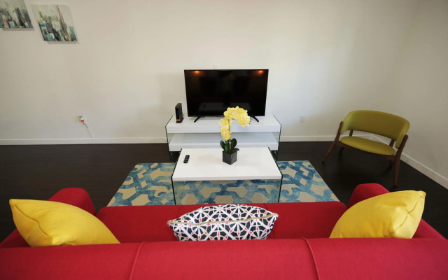 photo 2 of Downtown Cosmopolitan Residences