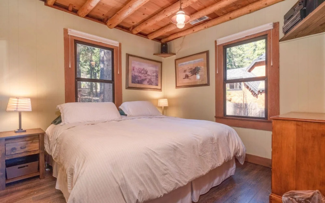 photo 5 of dun Lookin - 4br W/ Hot Tub & Pier, Large Yard 4 Bedroom Cabin