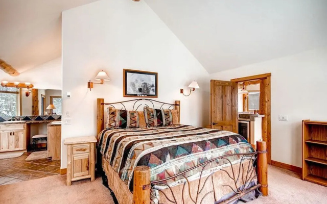 photo 2 of Dunkin Hill Lodge - Private Home by RedAwning