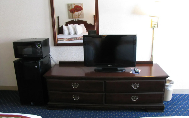 photo 2 of Dutton Inn