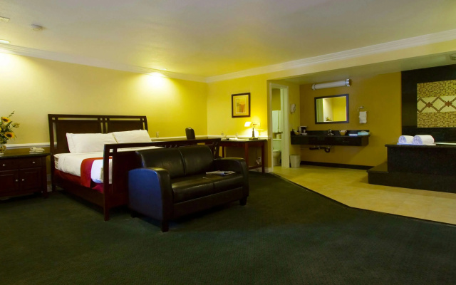 photo 3 of Dynasty Suites Hotel Riverside