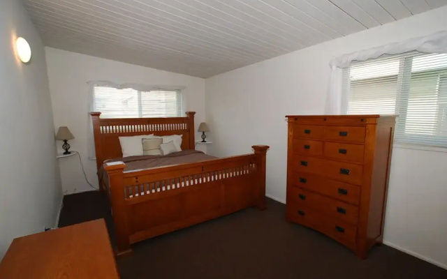 photo 2 of E Ocean Front B (68143)
