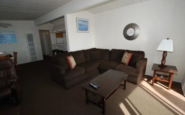 photo 3 of E Ocean Front B (68143)