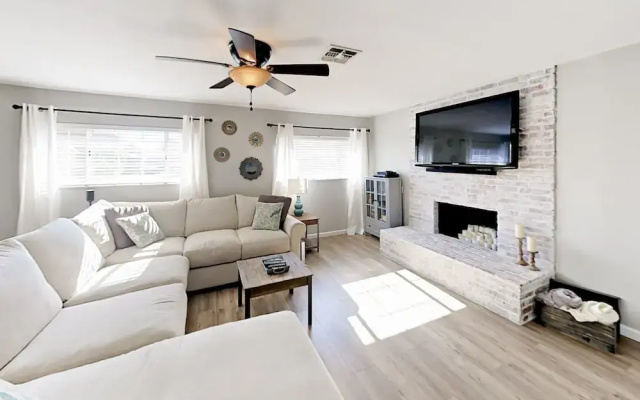 photo 4 of E Vernon - 4 Br Home