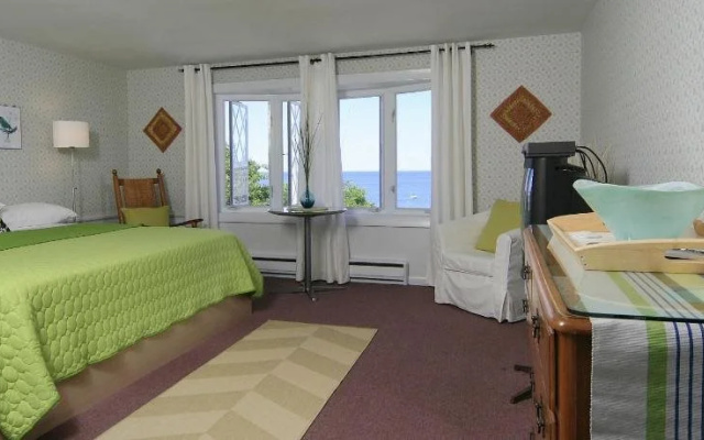 photo 3 of Eagle House Beachside Motel