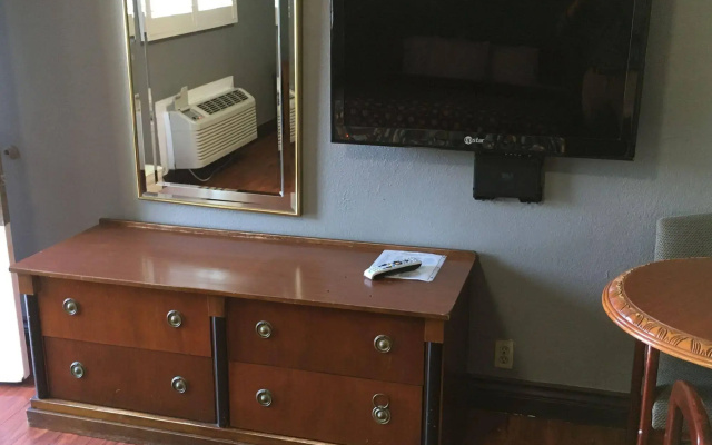 photo 3 of Eagle Inn Motel