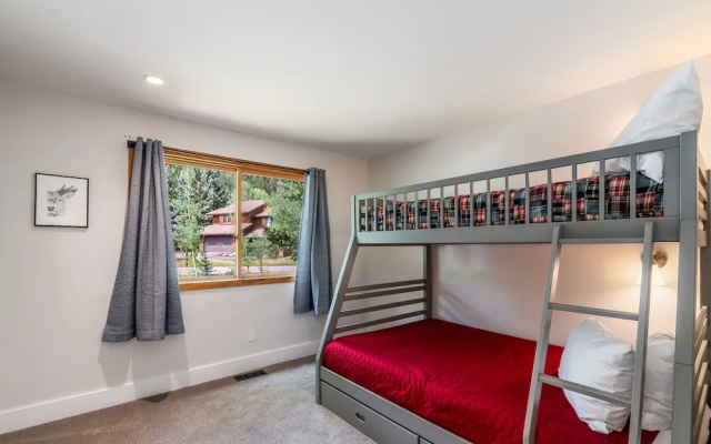 photo 2 of Eagle Vail 4BR Townhouse on Golf Course