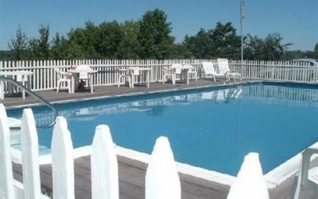 photo 2 of Eagle's Lodge Motel