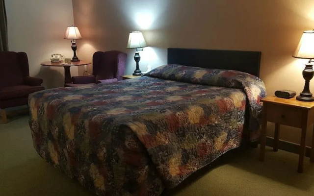 photo 3 of Eagle's Lodge Motel