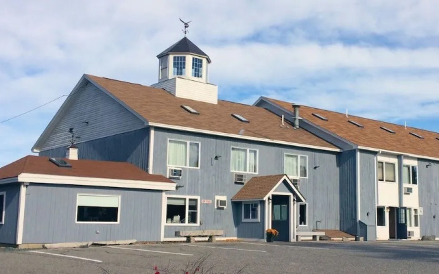 photo 4 of Eagle's Lodge Motel
