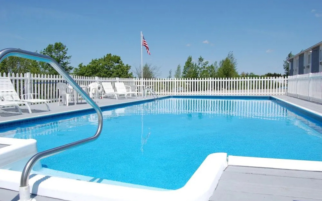photo 5 of Eagle's Lodge Motel